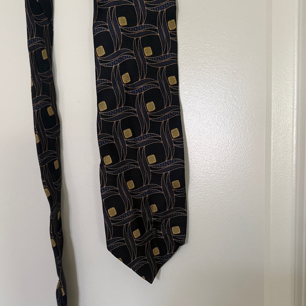 Elegant Black and Gold Men's Tie